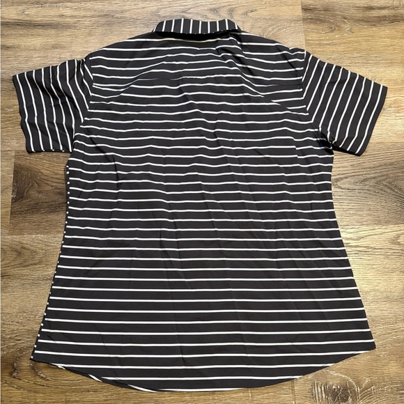 Dixxon Women’s Button Up NWOT - Picture 3 of 8